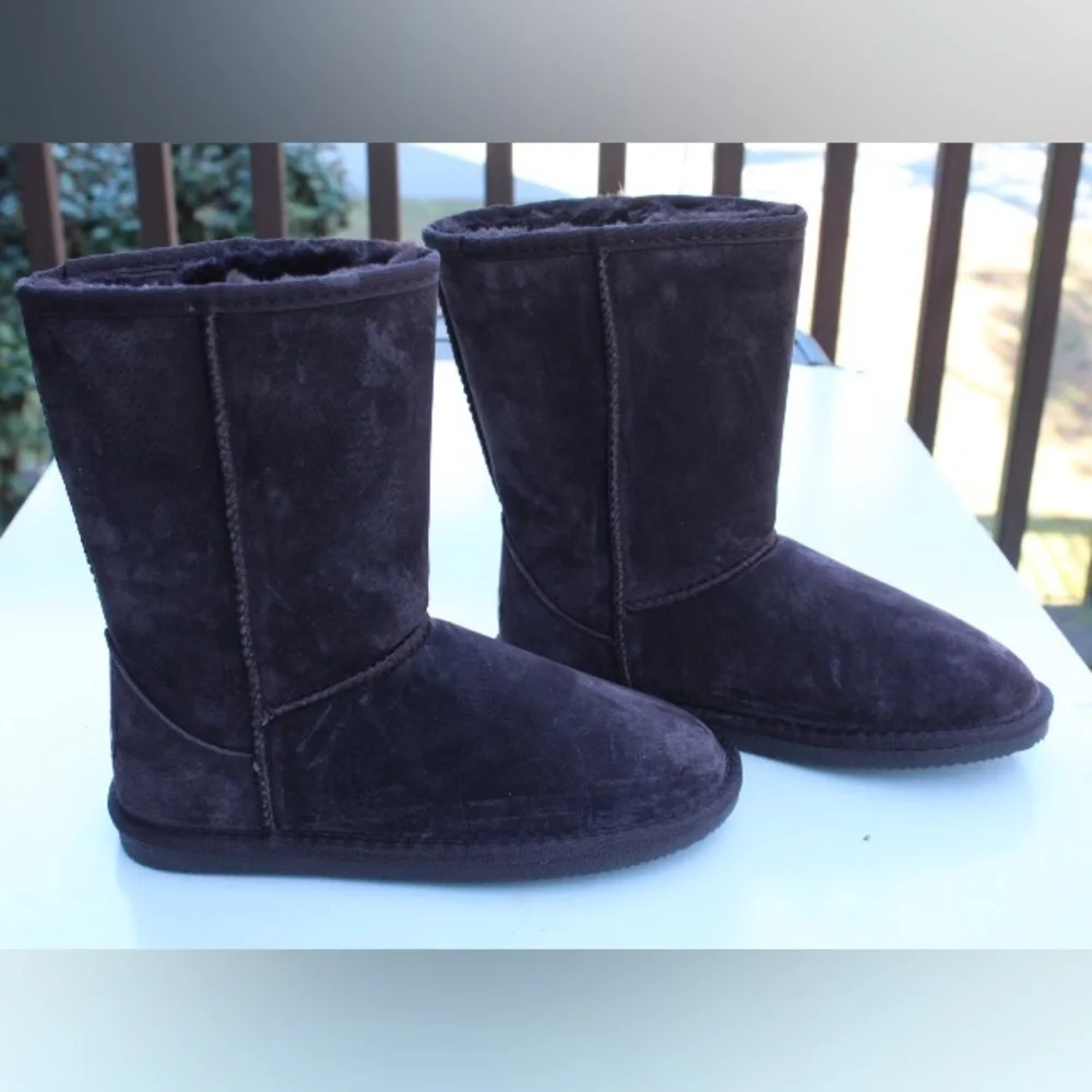 NWOT Lamo boots